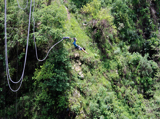 thelocalist-com_bungy_jump_nepal4